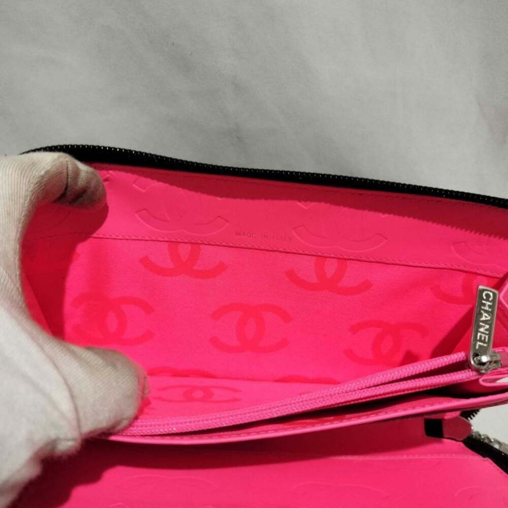 CHANEL Authentic Black Leather Logo Wallet - Picture 6 of 10